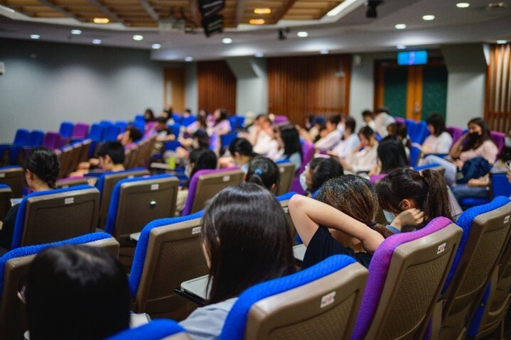 講座進行照片：講師講解