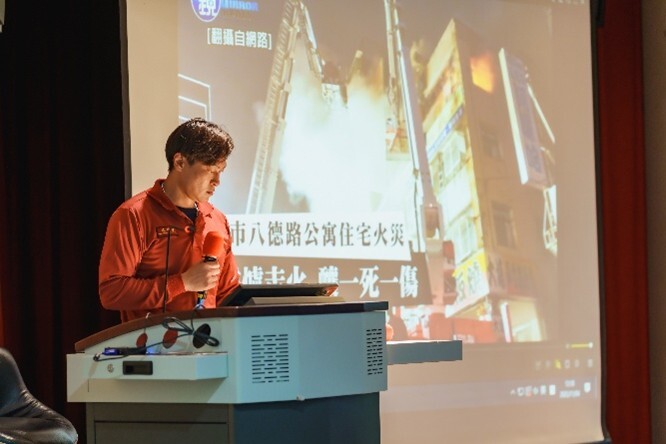 講座進行照片：消防局講師