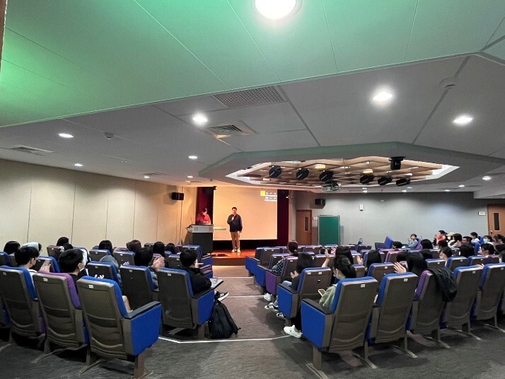 講座進行照片：互動結尾